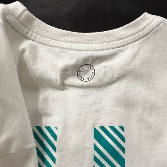 Lewis Hamilton No.44 Petronas Mercedes F1 Grand Prix Short Sleeve T-shirt Size L - Picture 5 of 9